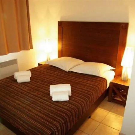 Des Oliviers Aparthotel Uzes